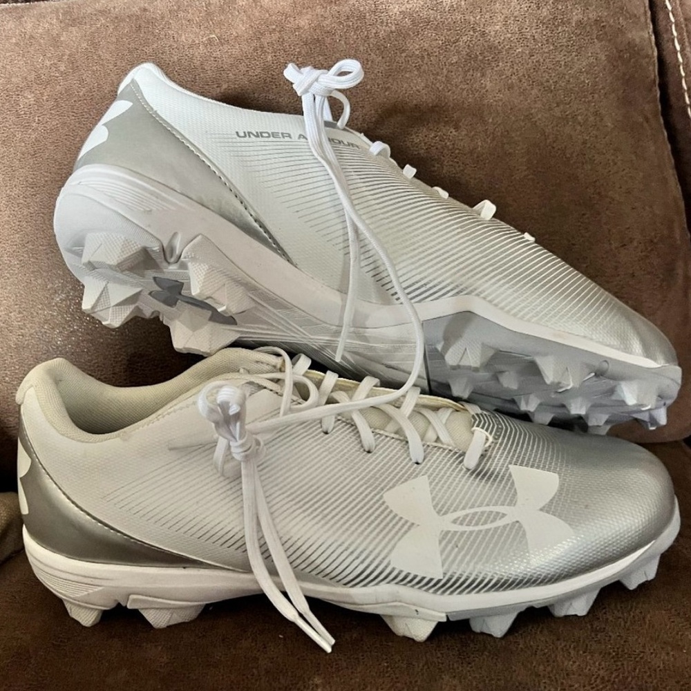 New Without Tag (NWOT) Men's Under Armour Leadoff Low RM Baseball Cleats